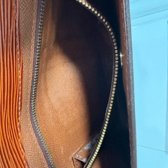 Authentic LOUIS VUITTON cognac epi leather pouch clutch with certificate - Picture 12 of 14